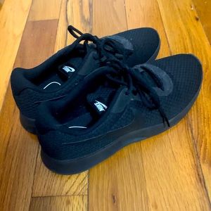 Nike tanjun sneakers